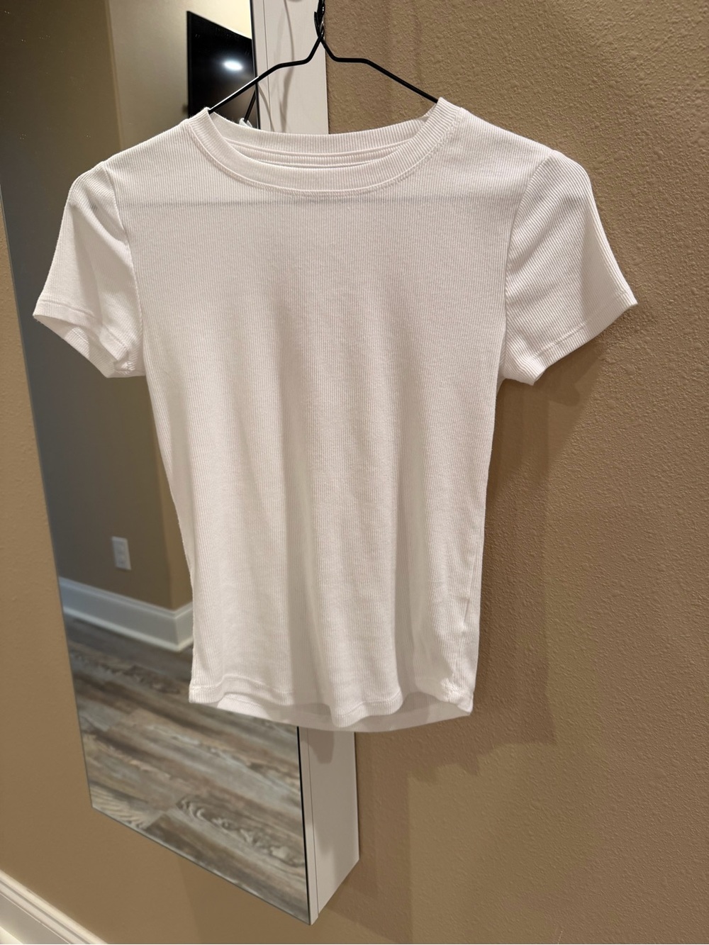 No Boundaries White Short Sleeve Ribbed Crewneck Tee